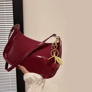 A women' s fashion shouldered bag